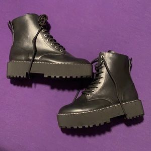 H&M Platform Boot - W size 7